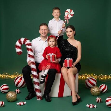 Новогодняя семейная фотосессия в студии
