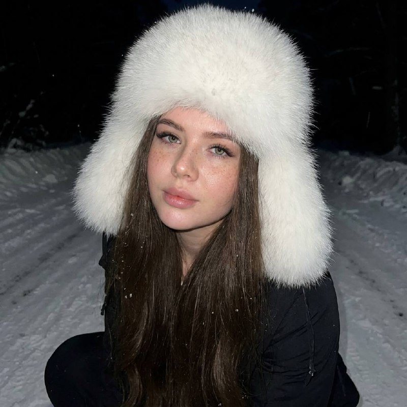 Зимний портрет в пушистой ушанке