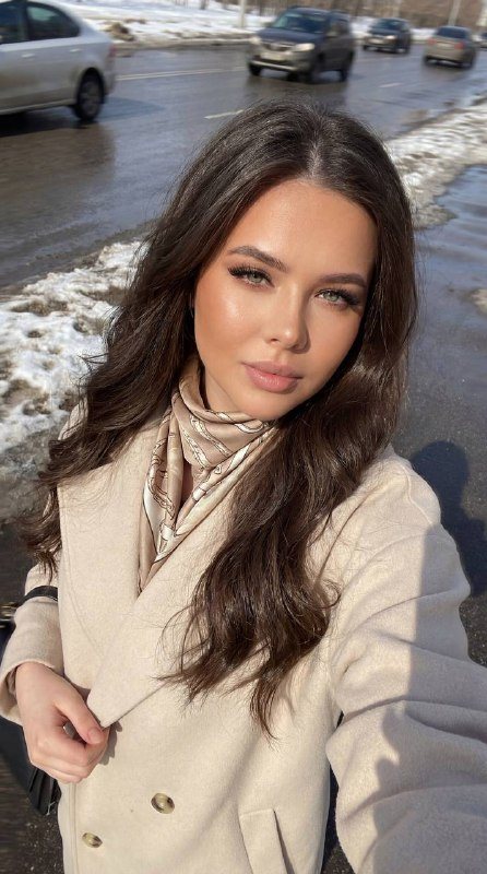Весеннее селфи в бежевом пальто