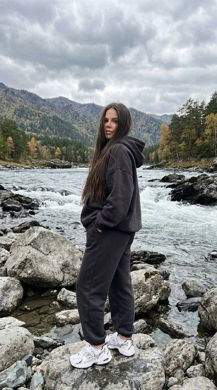 Осенняя прогулка у горной реки