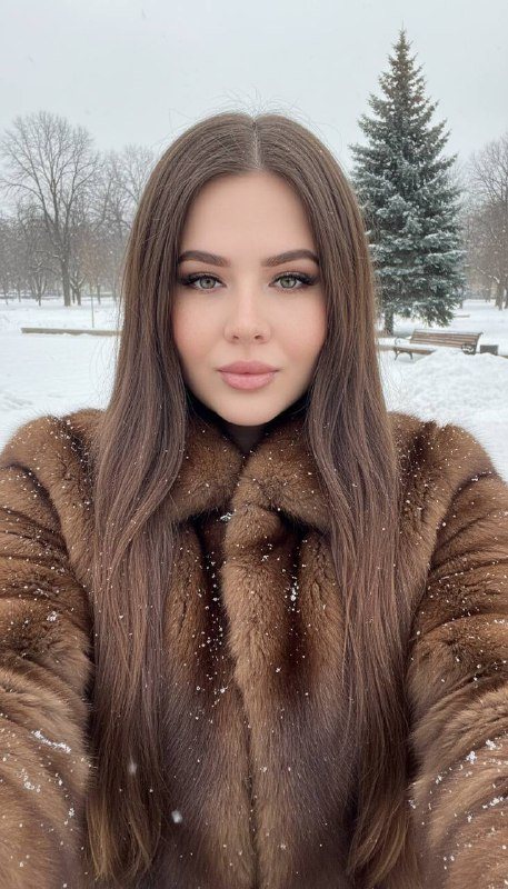 Зимнее селфи в меховой шубе